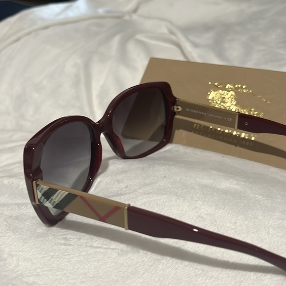 Burberry sunglasses - Picture 4 of 4